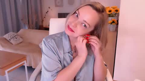 Tilly online show from December 20, 2025, 8:05 pm