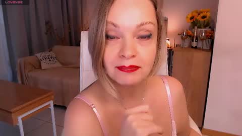 Snapshot of tilly_eliot chatting on June 19, 2026, 8:12 pm Tilly online show from June 19, 2026, 8:12 pm