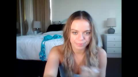 Tily Love online show from April 30, 2026, 6:42 am