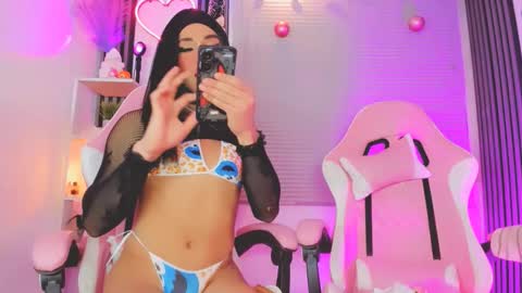 Snapshot of timmy_boyy chatting on December 14, 2025, 2:39 am Hallie And Annie online show from December 14, 2025, 2:39 am