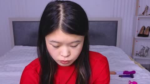 tina__kim online show from December 10, 2024, 8:08 am