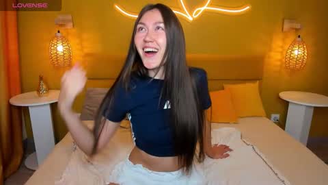 Tina  online show from September 13, 2025, 1:38 am