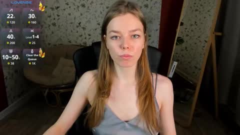 tina_tayllor__ online show from December 21, 2025, 6:37 pm