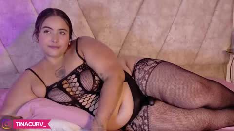 Snapshot of tinacurv chatting on November 10, 2025, 7:57 pm tinacurv online show from November 10, 2025, 7:57 pm