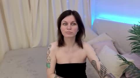 TinaMelt online show from November 9, 2025, 7:23 pm