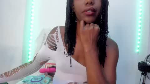 Snapshot of tinas_smith chatting on July 30, 2026, 2:27 pm tinas_smith online show from July 30, 2026, 2:27 pm