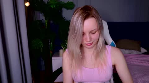 tinasiner online show from January 14, 2025, 2:22 pm