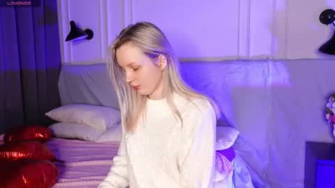 tinasiner online show from February 12, 2025, 1:37 pm