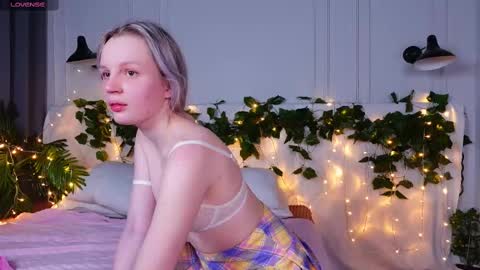 tinasiner online show from March 9, 2025, 7:48 pm