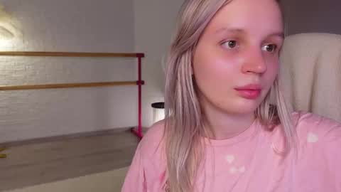 tinasiner online show from September 15, 2025, 3:34 pm