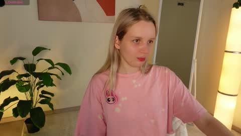 tinasiner online show from November 10, 2025, 3:55 pm