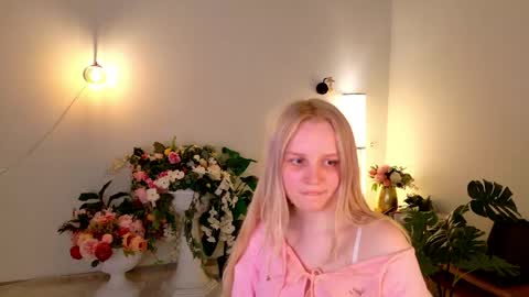 Snapshot of tinasiner chatting on April 19, 2026, 6:10 pm tinasiner online show from April 19, 2026, 6:10 pm