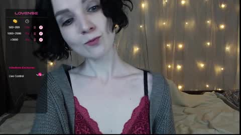 Snapshot of tinawincee chatting on December 9, 2024, 8:00 am Tina online show from December 9, 2024, 8:00 am