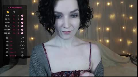 Snapshot of tinawincee chatting on December 12, 2024, 5:10 am Tina online show from December 12, 2024, 5:10 am