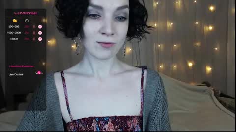 Snapshot of tinawincee chatting on January 10, 2025, 5:05 am Tina online show from January 10, 2025, 5:05 am