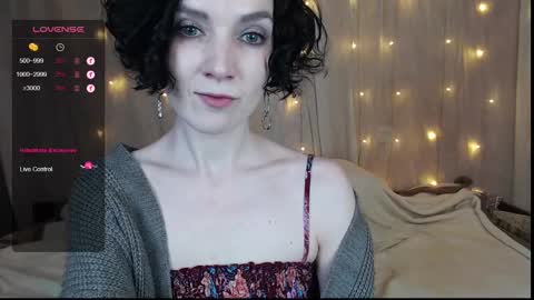 Snapshot of tinawincee chatting on January 10, 2025, 8:07 am Tina online show from January 10, 2025, 8:07 am