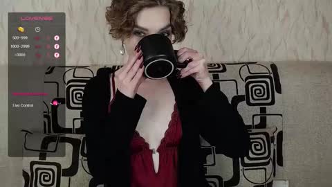 Snapshot of tinawincee chatting on October 10, 2025, 5:06 am Tina online show from October 10, 2025, 5:06 am