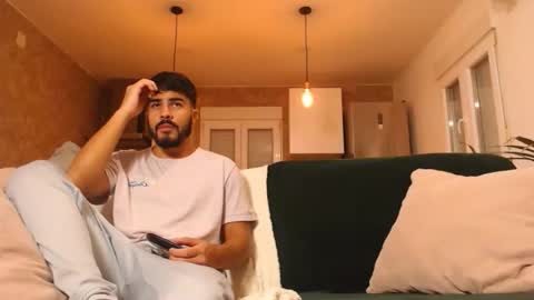 Snapshot of tinoclandestino chatting on December 17, 2025, 11:05 am tinoclandestino online show from December 17, 2025, 11:05 am