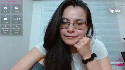 Snapshot of tiny_caroline chatting on July 23, 2026, 3:59 am Tiny Caroline online show from July 23, 2026, 3:59 am