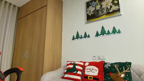 Lia online show from December 21, 2024, 11:45 pm