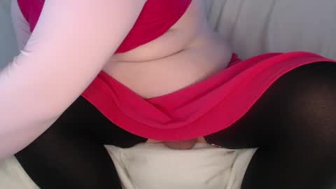 tiny_d online show from May 3, 2026, 7:03 am