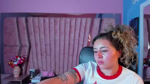 Snapshot of tiny_love_ chatting on February 11, 2025, 7:54 am tiny online show from February 11, 2025, 7:54 am