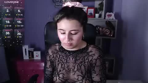 Snapshot of tiny_love_ chatting on February 19, 2025, 9:06 am tiny online show from February 19, 2025, 9:06 am