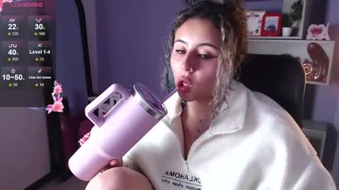 Snapshot of tiny_love_ chatting on February 26, 2025, 8:59 am tiny online show from February 26, 2025, 8:59 am