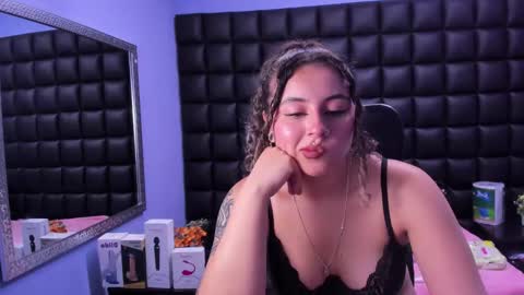 Snapshot of tiny_love_ chatting on September 26, 2025, 3:54 am tiny online show from September 26, 2025, 3:54 am