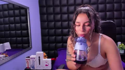 Snapshot of tiny_love_ chatting on October 10, 2025, 3:38 am tiny online show from October 10, 2025, 3:38 am