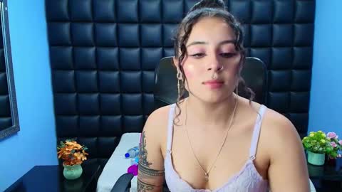 Snapshot of tiny_love_ chatting on November 12, 2025, 4:24 am tiny online show from November 12, 2025, 4:24 am