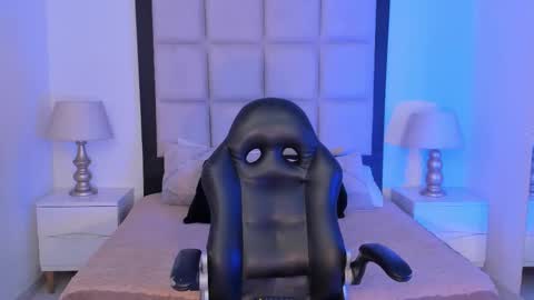 Thomm  Independent Model online show from February 14, 2026, 3:47 am