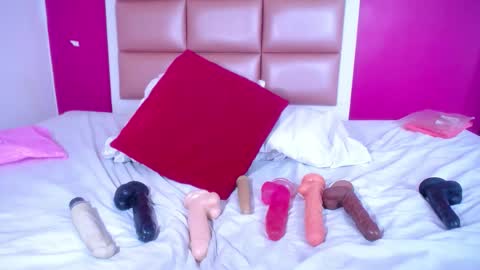 tiny_whore18 online show from December 13, 2025, 7:53 pm