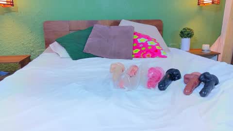 tiny_whore18 online show from May 23, 2026, 5:56 am