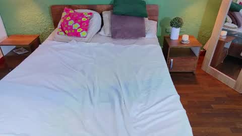 tiny_whore18 online show from June 14, 2026, 7:10 am