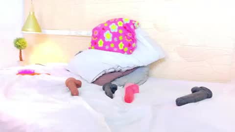 tiny_whore18 online show from July 28, 2026, 2:57 pm
