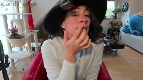 Tiny online show from September 27, 2025, 6:51 am