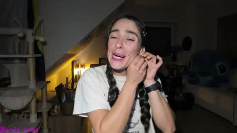 Tiny online show from October 15, 2025, 4:45 am