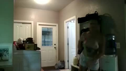 tinyassbossymilf online show from June 8, 2026, 2:06 pm