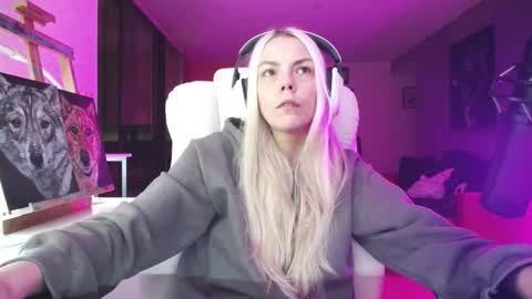 stage Kylie Sinner  brand CLITBAIT online show from October 31, 2025, 8:37 am