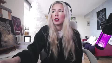 stage Kylie Sinner  brand CLITBAIT online show from January 17, 2026, 8:01 pm