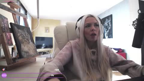 stage Kylie Sinner  brand CLITBAIT online show from March 3, 2026, 8:04 pm