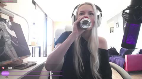 Snapshot of tinykylie chatting on May 2, 2026, 8:14 pm stage Kylie Sinner brand CLITBAIT online show from May 2, 2026, 8:14 pm