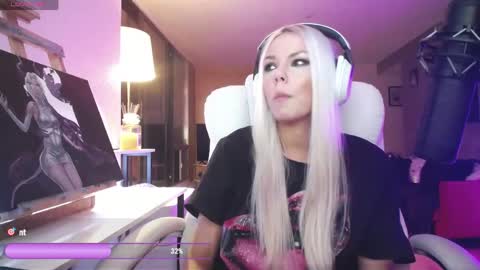 Snapshot of tinykylie chatting on May 7, 2026, 5:13 am stage Kylie Sinner brand CLITBAIT online show from May 7, 2026, 5:13 am