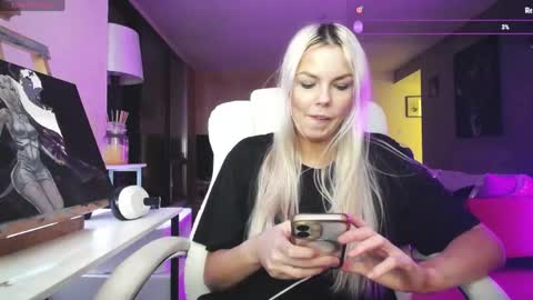 Snapshot of tinykylie chatting on June 5, 2026, 3:02 am stage Kylie Sinner brand CLITBAIT online show from June 5, 2026, 3:02 am