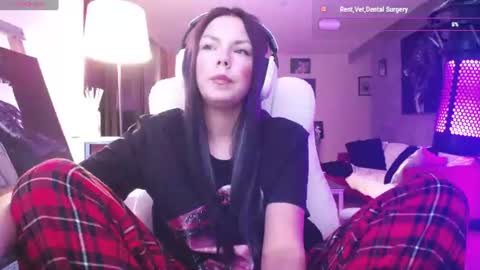 Snapshot of tinykylie chatting on June 10, 2026, 6:01 am stage Kylie Sinner brand CLITBAIT online show from June 10, 2026, 6:01 am
