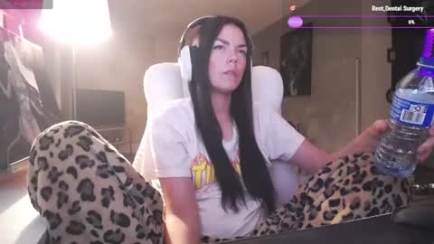 Snapshot of tinykylie chatting on June 22, 2026, 3:25 am stage Kylie Sinner brand CLITBAIT online show from June 22, 2026, 3:25 am