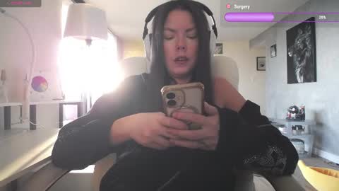 Snapshot of tinykylie chatting on July 9, 2026, 11:20 pm stage Kylie Sinner brand CLITBAIT online show from July 9, 2026, 11:20 pm