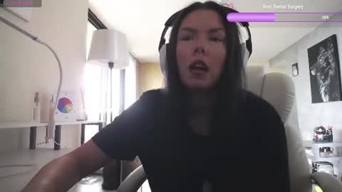 Snapshot of tinykylie chatting on July 10, 2026, 9:06 pm stage Kylie Sinner brand CLITBAIT online show from July 10, 2026, 9:06 pm
