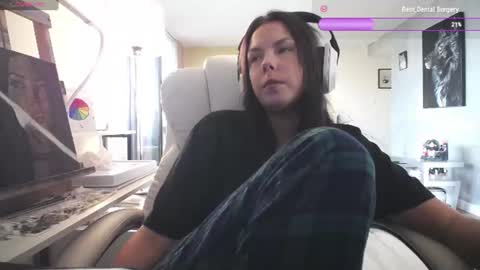 Snapshot of tinykylie chatting on July 21, 2026, 9:33 am stage Kylie Sinner brand CLITBAIT online show from July 21, 2026, 9:33 am